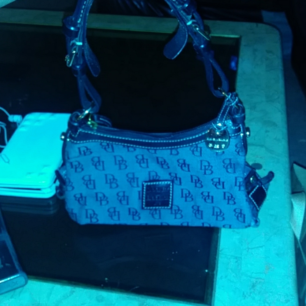 Woman's dooney & Bourke bag
